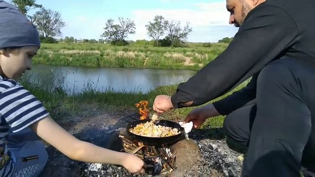 Жаренная картошка на природе смотреть онлайн