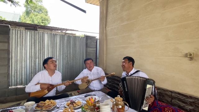 Түнгі аспанда жүрегіміз сырласқан Домбыра баян трио