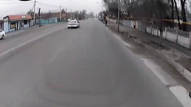 Алматы. Пешеход на дороге 20150225 1125 смотреть онлайн