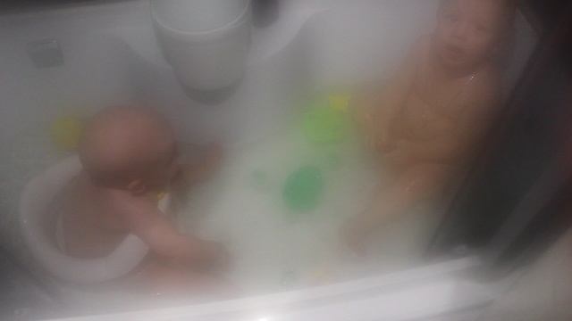 Дети купаются смотреть онлайн