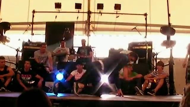 Bboy Binus Vs Bboy Alim / Zombie Walk 2011 /break Dance Lanzarote