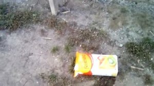 Взрываем пакет от сока наполненный водой