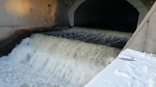 Водопад в центре Ектеринбурга смотреть онлайн