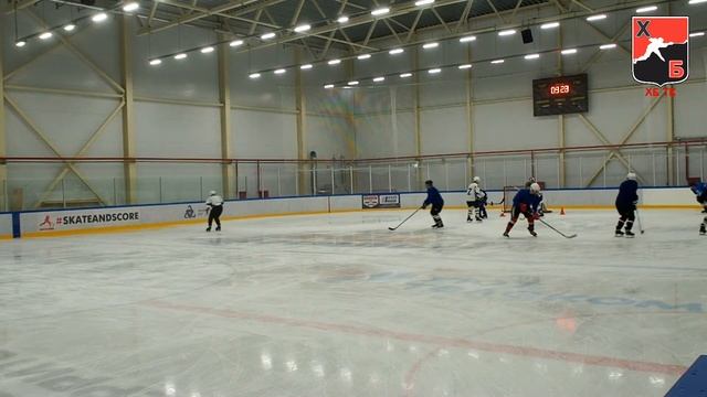 Движение по 8 + ведение шайбы