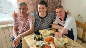 Мукбанг дружно всей СЕМЬЁЙ отметили ПАСХУ! Вот это СЕКРЕТНЫЙ СЮРПРИЗ от ДАШИ! Семейный ужин в России