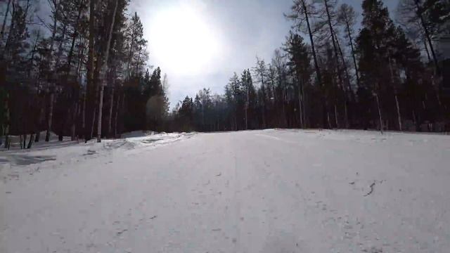 Monte Zavyalikha. Сiclismo cuesta abajo. Zavyalikha Mount. Сycling downhill. Велосипед. Снег. смотреть онлайн