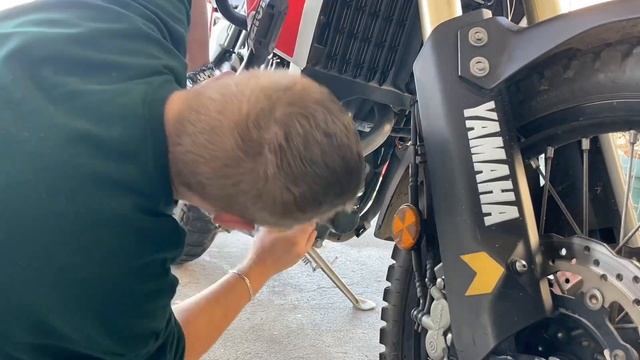 Bluing Remover. Yamaha Tenere 700 cleaning pipes. Чистка выхлопных труб на Yamaha Tenere смотреть онлайн