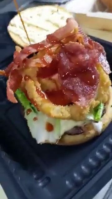 ROYAL BURGER N DONUTS En E.CO Center Plaza Comercial
