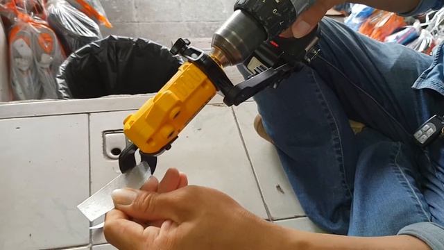 Dewalt 18ga shear attachment смотреть онлайн