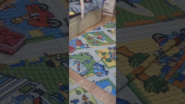 Лера бегает по полу смотреть онлайн