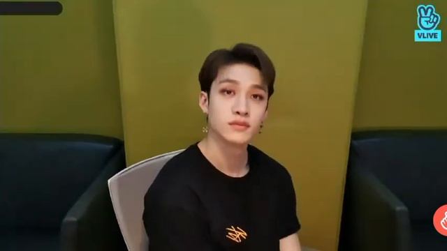 Bang Chan listening "Damons Year - Auburn (Bright Ver)" REACTION (Chan's Room 82) смотреть онлайн