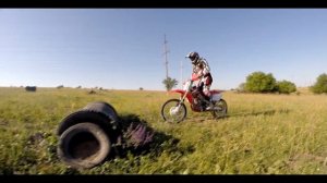 Эндуро. Преодоление больших бревен. Enduro. Transfer to a large log.