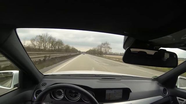 Mercedes-Benz C350 s204, Autobahn: Holland - Deutschland смотреть онлайн