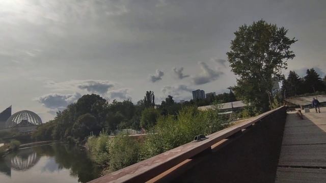 Прогулки по Екатеринбургу. Плотинка. Вид с мостика. смотреть онлайн