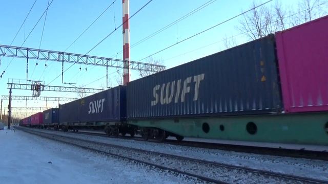 Электровоз ВЛ11.8-680 с контейнерным грузовым поездом смотреть онлайн