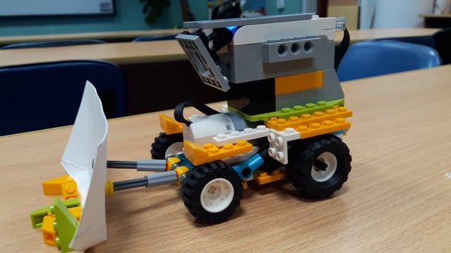 WeDo 2.0 Bulldozer Tractor смотреть онлайн