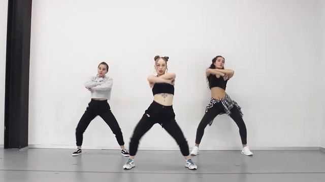 Maria Guruleva | Dancehall | Basic steps - Tek di middle, Flip dat, Punchinella, Tempo смотреть онлайн