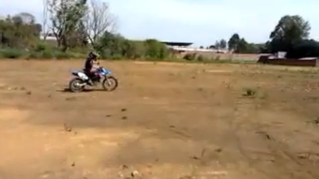 Lucas Raduy, TTR 125 (002-b), Aprendendo Andar De Moto