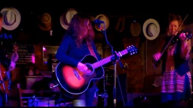 Lexie Green & The Indigo Blue - 'Mistaken' LIVE @Joules Yard смотреть онлайн