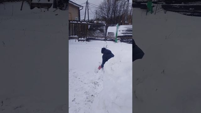 С новым снегом )
Уже апрель, а на улице зима после тепла. смотреть онлайн