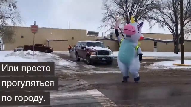 Выпал снег, на улицах стали появляться огромные единороги смотреть онлайн