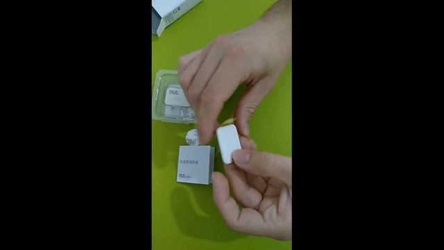 Multi functional Nut Mini Smart Tracker White смотреть онлайн