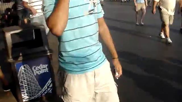 Ali Hashem scaring people at cedar point
