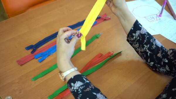 Застегивание молний - развитие мелкой моторики