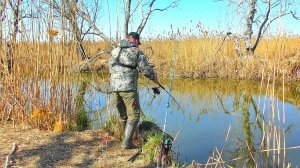 ОН ЗАТАЩИЛ МЕНЯ В ВОДУ! ЭТА РЕЧУШКА ЗАБИТА РЫБОЙ!