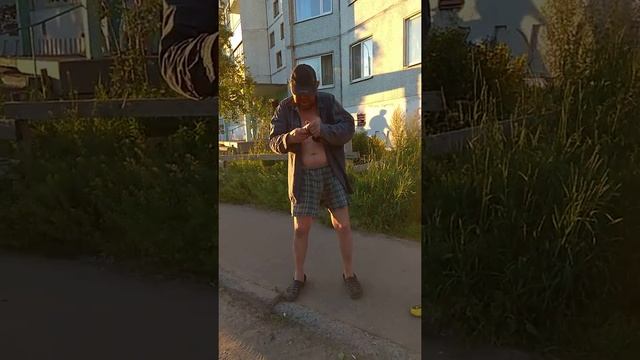Пьяный мужик даёт 13 летниму сигарету смотреть онлайн