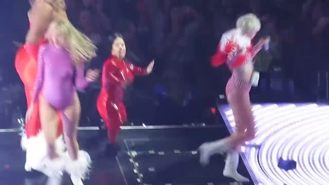 Miley Cyrus Bangerz Tour SJ 2/25/14 Sap Center