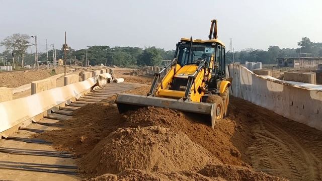 JCB 4DX eco machine contraction working / jcb ka kaisa kam chalta hai 💥🚜 смотреть онлайн