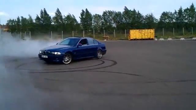 BMW M5 Drift - Burnout смотреть онлайн