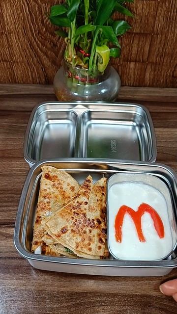 Alloo prantha🤤 lunchbox#shorts#tiffinbox #youtubeshorts смотреть онлайн