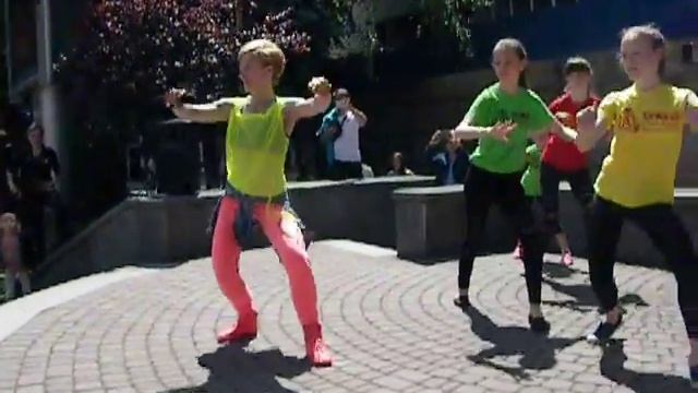День захисту дітей у Франківську. Зумба. 1 червня 2017 смотреть онлайн