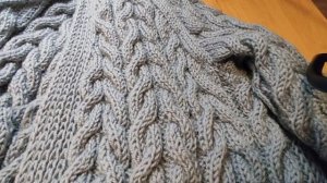 Вяжем женский кардиган спицами