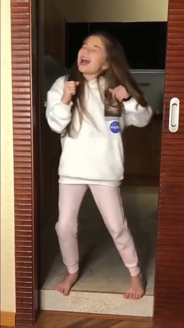 Купить ей мороженое?🍦