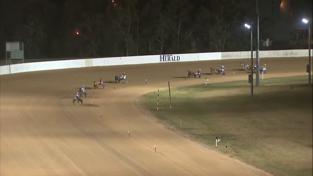 NEWCASTLE MINI TROT 3 смотреть онлайн
