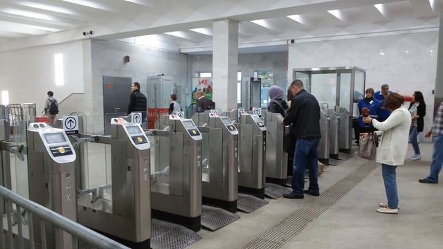 Moscow metro. Entrance. Вход в метро в Москве смотреть онлайн
