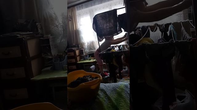 Дети развешивают белье смотреть онлайн