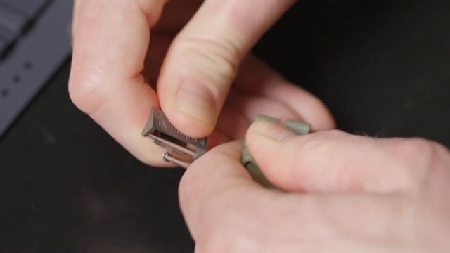 F.P.Journe Élégante Strap Change Tutorial смотреть онлайн