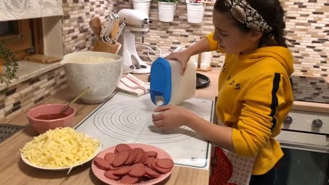 Очень вкусная Пицца с салями🍕🤤