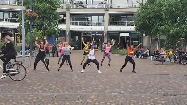 ZUMBA FLASHMOB The Nederlands / Veenendaal 2019 - By ZIN Bechir* смотреть онлайн