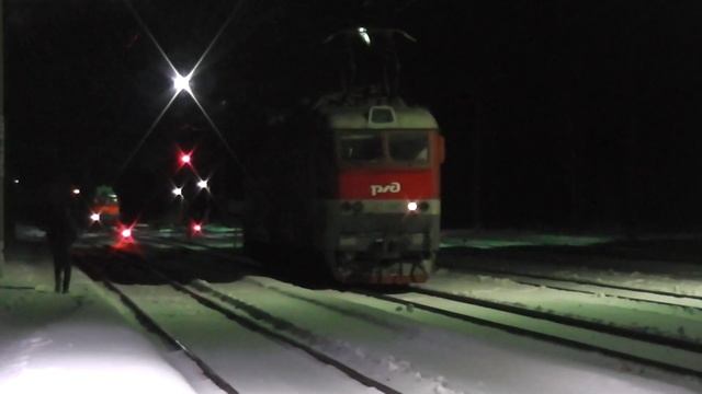 Маневры электровоза ЧС7-057 по станции Савелово смотреть онлайн