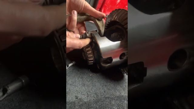 10 bolt 8.6 Gov-lock and bushing removal. смотреть онлайн