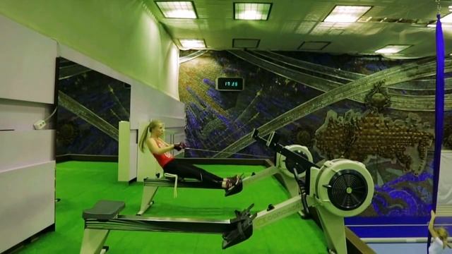 Батутно-акробатический центр FlyDiving смотреть онлайн