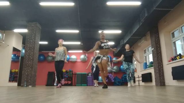 Salsa fitness con Arianna Guzmán смотреть онлайн