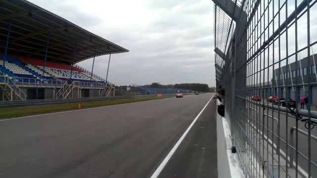 Ferrari F12 Berlinetta Fly-by смотреть онлайн