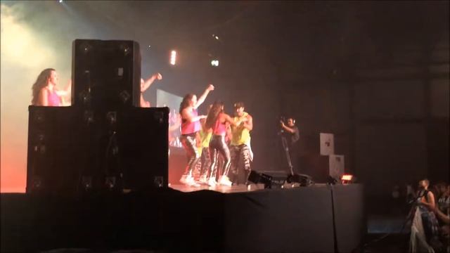 Beto Perez em Portugal - Alejandra Paolini - Zumba® Salsa смотреть онлайн