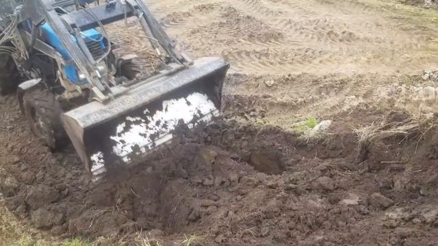 Решили(поднять денег) калымнуть. Трактора Мтз-82, а мтз-80 знает свое дело, буксует, но прет. смотреть онлайн